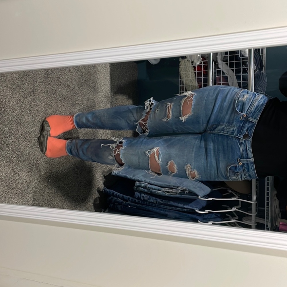 Tom girl American Eagle Destructed Jeans